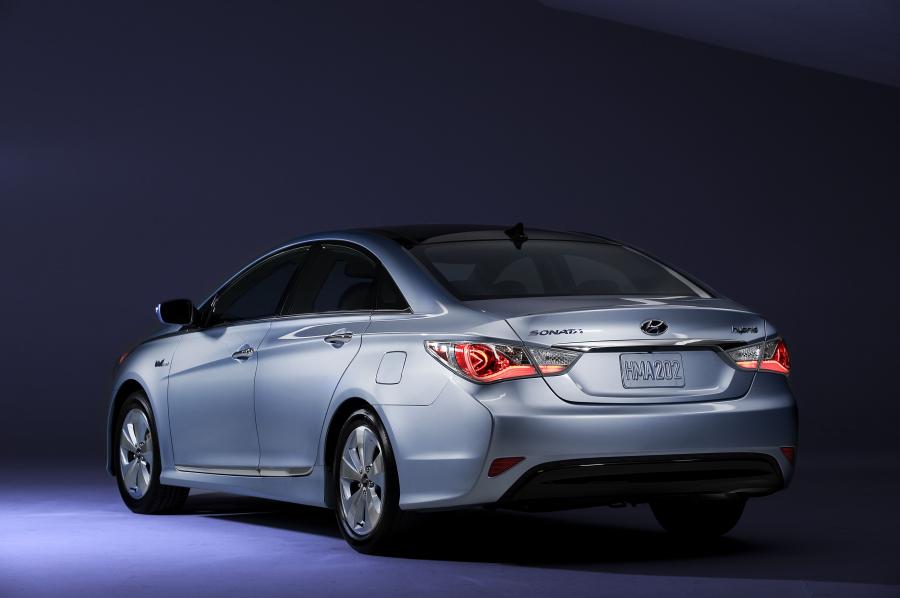 Hyundai Sonata Hybrid 2010 года  (фото 15 из 83)